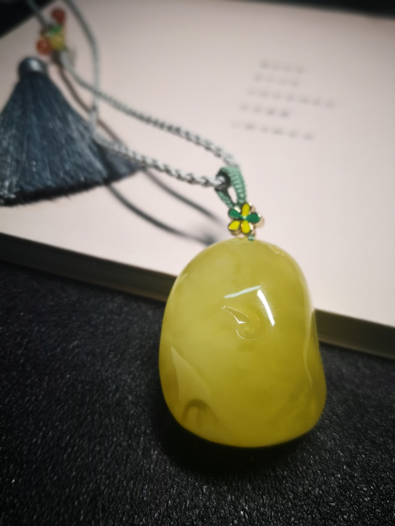 蜜蜡祥云吊坠