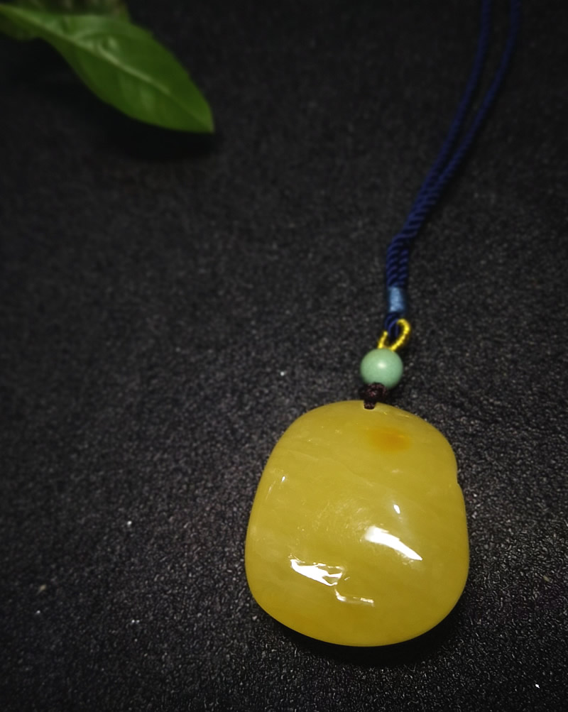 蜜蜡祥云随形吊坠